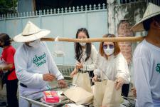 เทศบาลนครแม่สอดร่วมกับวัดแม่ซอดหน้าด่าน ร่วมสืบสานประเพณีแล้อุ๊ปั๊ดตะก่า ประจำปี 2565