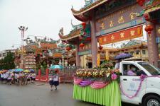 โรงเรียนในสังกัดเทศบาลนครแม่สอด จัดกิจกรรมแห่เทียนจำนำพรรษา ประจำปี 2565