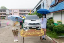 โรงเรียนในสังกัดเทศบาลนครแม่สอด จัดกิจกรรมแห่เทียนจำนำพรรษา ประจำปี 2565