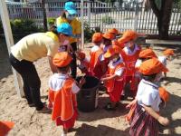 ศูนย์พัฒนาเด็กเล็กวัดดอนแก้ว พร้อมคณะครูผู้ดูแลเด็ก นำนักเรียน ร่วมจัดกิจกรรมหนูน้อยจิตอาสาบำเพ็ญสาธารณประโยชน์