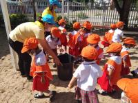 ศูนย์พัฒนาเด็กเล็กวัดดอนแก้ว พร้อมคณะครูผู้ดูแลเด็ก นำนักเรียน ร่วมจัดกิจกรรมหนูน้อยจิตอาสาบำเพ็ญสาธารณประโยชน์