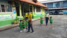 ศูนย์พัฒนาเด็กเล็กโรงเรียนเทศบาลวัดมณีไพรสณฑ์จัดกิจกรรมหนูน้อยจิตอาสาบำเพ็ญสาธารณประโยชน์