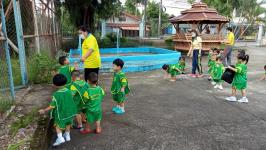 ศูนย์พัฒนาเด็กเล็กโรงเรียนเทศบาลวัดมณีไพรสณฑ์จัดกิจกรรมหนูน้อยจิตอาสาบำเพ็ญสาธารณประโยชน์