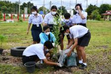 โรงเรียนเทศบาลเฉลิมพระเกียรติฯ ร่วมปลูกต้นไม้ เนื่องในวโรกาสวันเฉลิมพระชนมพรรษาสมเด็จพระนางเจ้าสิริกิติ์พระบรมราชินีนาถ พระบรมราชชนนีพันปีหลวง