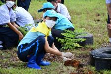 โรงเรียนเทศบาลเฉลิมพระเกียรติฯ ร่วมปลูกต้นไม้ เนื่องในวโรกาสวันเฉลิมพระชนมพรรษาสมเด็จพระนางเจ้าสิริกิติ์พระบรมราชินีนาถ พระบรมราชชนนีพันปีหลวง
