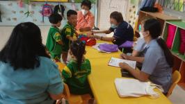 ศูนย์พัฒนาเด็กเล็กวัดมณีไพรสณฑ์ เข้าร่วมกิจกรรมพัฒนาศักยภาพเครือข่ายผู้สูงอายุในชุมชน เพื่อส่งเสริมการดูแลหญิงตั้งครรภ์และพัฒนาเด็กไทย ประจำปี 25650