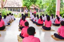 โรงเรียนเทศบาลวัดดอนแก้ว ร่วมกับชมรมพุทธศาสตร์สากล จัดกิจกรรมรณรงค์ต้านสิ่งเสพติดและการใช้กัญชาในสถานศึกษา