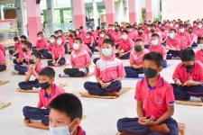 โรงเรียนเทศบาลวัดดอนแก้ว ร่วมกับชมรมพุทธศาสตร์สากล จัดกิจกรรมรณรงค์ต้านสิ่งเสพติดและการใช้กัญชาในสถานศึกษา