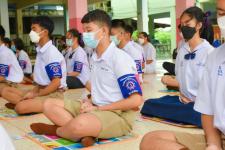 โรงเรียนเทศบาลวัดดอนแก้ว ร่วมกับชมรมพุทธศาสตร์สากล จัดกิจกรรมรณรงค์ต้านสิ่งเสพติดและการใช้กัญชาในสถานศึกษา