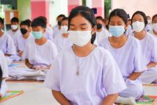 โรงเรียนเทศบาลวัดดอนแก้ว ร่วมกับชมรมพุทธศาสตร์สากล จัดกิจกรรมรณรงค์ต้านสิ่งเสพติดและการใช้กัญชาในสถานศึกษา