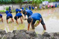 โรงเรียนเทศบาลวัดดอนแก้ว ร่วมกับชมรมพุทธศาสตร์สากล จัดกิจกรรมรณรงค์ต้านสิ่งเสพติดและการใช้กัญชาในสถานศึกษา