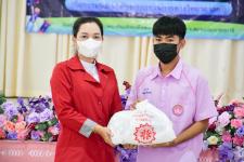 แม่สอดมูลนิธิสามัคคีการกุศล ร่วมกับสถานศึกษาโรงเรียนเทศบาลเฉลิมพระเกียรติฯ มอบถุงยังชีพ ฯ