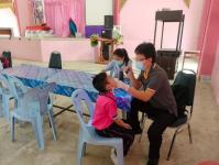 โรงเรียนเทศบาลวัดดอนแก้ว ร่วมกับแผนกทัตกรรมโรงพยาบาลแม่สอด ตรวจสุขภาพช่องปากนักเรียนชั้นประถมศึกษาปีที่ 1-6 