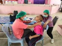 โรงเรียนเทศบาลวัดดอนแก้ว ร่วมกับแผนกทัตกรรมโรงพยาบาลแม่สอด ตรวจสุขภาพช่องปากนักเรียนชั้นประถมศึกษาปีที่ 1-6 