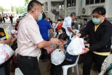 มอบเครื่องอุปโภค บริโภค ให้แก่ผู้มีรายได้น้อย และผู้ประสบปัญหาทางสังคมต่างๆ จำนวน 250 ชุด