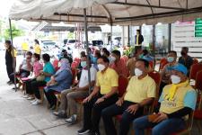 มอบเครื่องอุปโภค บริโภค ให้แก่ผู้มีรายได้น้อย และผู้ประสบปัญหาทางสังคมต่างๆ จำนวน 250 ชุด