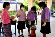 โรงเรียนเทศบาลเฉลิมพระเกียรติฯ จัดกิจกรรมสืบสานประเพณีวันลอยกระทง ประจำปี 2565