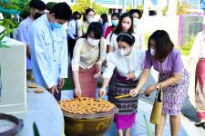 โรงเรียนเทศบาลเฉลิมพระเกียรติฯ จัดกิจกรรมสืบสานประเพณีวันลอยกระทง ประจำปี 2565