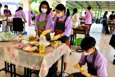 โรงเรียนเทศบาลเฉลิมพระเกียรติฯ จัดกิจกรรมสืบสานประเพณีวันลอยกระทง ประจำปี 2565