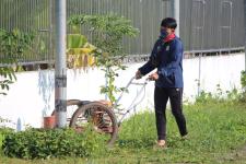 นายกเทศมนตรีนครแม่สอดพร้อมคณะผู้บริหารลงพื้นที่ตรวจความเรียบร้อยในการปรับปรุงสนามกีฬาให้พร้อมใช้งาน