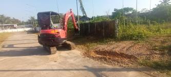 รองนายกเทศมนตรีนครแม่สอดพร้อมด้วยผู้บริหารโรงเรียนกีฬาเทศบาลนครแม่สอดเข้าปรับปรุงและทำความสะอาดสนามเทนนิส