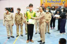 นายกเทศมนตรีนครแม่สอด มอบรางวัลแก่นักเรียนโรงเรียนเทศบาลวัดมณีไพรสณฑ์