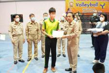 นายกเทศมนตรีนครแม่สอด มอบรางวัลแก่นักเรียนโรงเรียนเทศบาลวัดมณีไพรสณฑ์