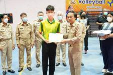 นายกเทศมนตรีนครแม่สอด มอบรางวัลแก่นักเรียนโรงเรียนเทศบาลวัดมณีไพรสณฑ์