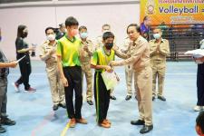 นายกเทศมนตรีนครแม่สอด มอบรางวัลแก่นักเรียนโรงเรียนเทศบาลวัดมณีไพรสณฑ์