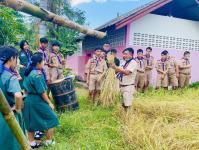 โรงเรียนเทศบาลวัดดอนแก้ว จัดกิจกรรมเก็บเกี่ยวและบริหารจัดการข้าวนาอินทรีย์ ระดับมัธยมศึกษาปีที่ 1-3  ประจำปีการศึกษา 2565