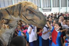 โรงเรียนเทศบาลวัดชุมพลคีรี และศูนย์การค้าโรบินสันไลฟ์สไตล์แม่สอด ร่วมจัดกิจกรรมไดโนเสาร์ออนทัวร์ (Dinosaur on Tour)