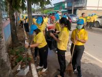 เจ้าหน้าที่กองสวัสดิการสังคมเข้าร่วมเข้าร่วมกิจกรรมจิตอาสาปรับปรุงภูมิทัศน์