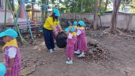 ศูนย์พัฒนาเด็กเล็กโรงเรียนเทศบาลวัดดอนแก้ว จัดกิจกรรมหนูน้อยจิตอาสา เนื่องจากวันดินโลก ประจำปี 2565