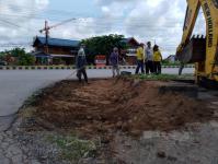 กองช่างปรับปรุงทางเท้าปากทางเข้าซอยร่วมใจ
