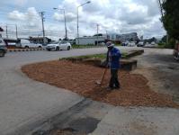 กองช่างปรับปรุงทางเท้าปากทางเข้าซอยร่วมใจ