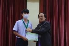 โรงเรียนกีฬาเทศบาลนครแม่สอดเข้ารับรางวัลและรับโอวาทจากนายเทศมนตรีนครแม่สอด ในการแข่งขันกีฬาเยาวชนแห่งชาติ ภาค 5 ครั้งที่ 38 “พิจิตรเกมส์”