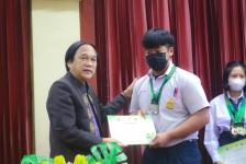 โรงเรียนกีฬาเทศบาลนครแม่สอดเข้ารับรางวัลและรับโอวาทจากนายเทศมนตรีนครแม่สอด ในการแข่งขันกีฬาเยาวชนแห่งชาติ ภาค 5 ครั้งที่ 38 “พิจิตรเกมส์”