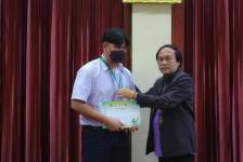 โรงเรียนกีฬาเทศบาลนครแม่สอดเข้ารับรางวัลและรับโอวาทจากนายเทศมนตรีนครแม่สอด ในการแข่งขันกีฬาเยาวชนแห่งชาติ ภาค 5 ครั้งที่ 38 “พิจิตรเกมส์”