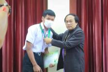 โรงเรียนกีฬาเทศบาลนครแม่สอดเข้ารับรางวัลและรับโอวาทจากนายเทศมนตรีนครแม่สอด ในการแข่งขันกีฬาเยาวชนแห่งชาติ ภาค 5 ครั้งที่ 38 “พิจิตรเกมส์”