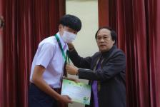 โรงเรียนกีฬาเทศบาลนครแม่สอดเข้ารับรางวัลและรับโอวาทจากนายเทศมนตรีนครแม่สอด ในการแข่งขันกีฬาเยาวชนแห่งชาติ ภาค 5 ครั้งที่ 38 “พิจิตรเกมส์”