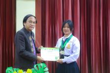 โรงเรียนกีฬาเทศบาลนครแม่สอดเข้ารับรางวัลและรับโอวาทจากนายเทศมนตรีนครแม่สอด ในการแข่งขันกีฬาเยาวชนแห่งชาติ ภาค 5 ครั้งที่ 38 “พิจิตรเกมส์”