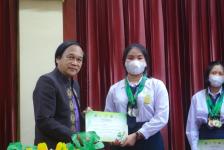 โรงเรียนกีฬาเทศบาลนครแม่สอดเข้ารับรางวัลและรับโอวาทจากนายเทศมนตรีนครแม่สอด ในการแข่งขันกีฬาเยาวชนแห่งชาติ ภาค 5 ครั้งที่ 38 “พิจิตรเกมส์”