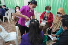 โครงการฝึกอาชีพให้ความรู้ชุมชนในเขตเทศบาลนครแม่สอด “หลักสูตรน้ำยาดันฝุ่น น้ำยาซักผ้า”