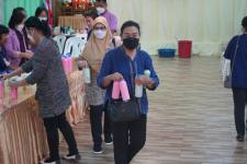 โครงการฝึกอาชีพให้ความรู้ชุมชนในเขตเทศบาลนครแม่สอด “หลักสูตรน้ำยาดันฝุ่น น้ำยาซักผ้า”