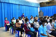 พิธีมอบทุนการศึกษา ค่าปัจจัยพื้นฐานสำหรับนักเรียนยากจนโรงเรียนเทศบาลวัดชุมพลคีรี