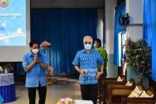 พิธีมอบทุนการศึกษา ค่าปัจจัยพื้นฐานสำหรับนักเรียนยากจนโรงเรียนเทศบาลวัดชุมพลคีรี