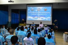 พิธีมอบทุนการศึกษา ค่าปัจจัยพื้นฐานสำหรับนักเรียนยากจนโรงเรียนเทศบาลวัดชุมพลคีรี