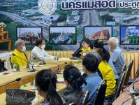 เข้าร่วมประชุมกับชมรมผู้สูงอายุ ทน.แม่สอด ณ ห้องประชุมโกเมน