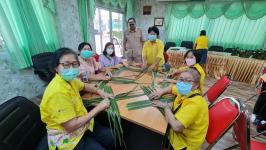 ชมรมผู้สูงอายุเทศบาลนครแม่สอด จัดกิจกรรมโครงการผู้สูงวัยนครแม่สอดร่วมสืบสานจากจักสาน (ใบมะพร้าว) ประจำปี 2566