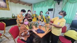 ชมรมผู้สูงอายุเทศบาลนครแม่สอด จัดกิจกรรมโครงการผู้สูงวัยนครแม่สอดร่วมสืบสานจากจักสาน (ใบมะพร้าว) ประจำปี 2566